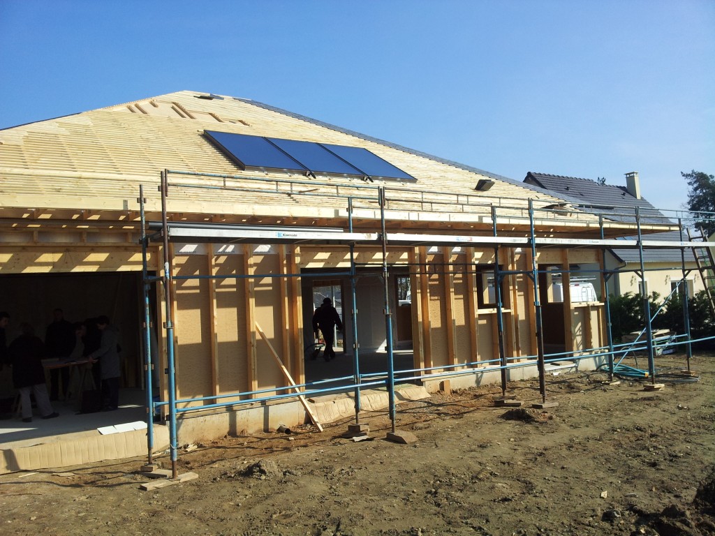 Surélévation et ossature bois — chantier maison en Normandie — Dagicour